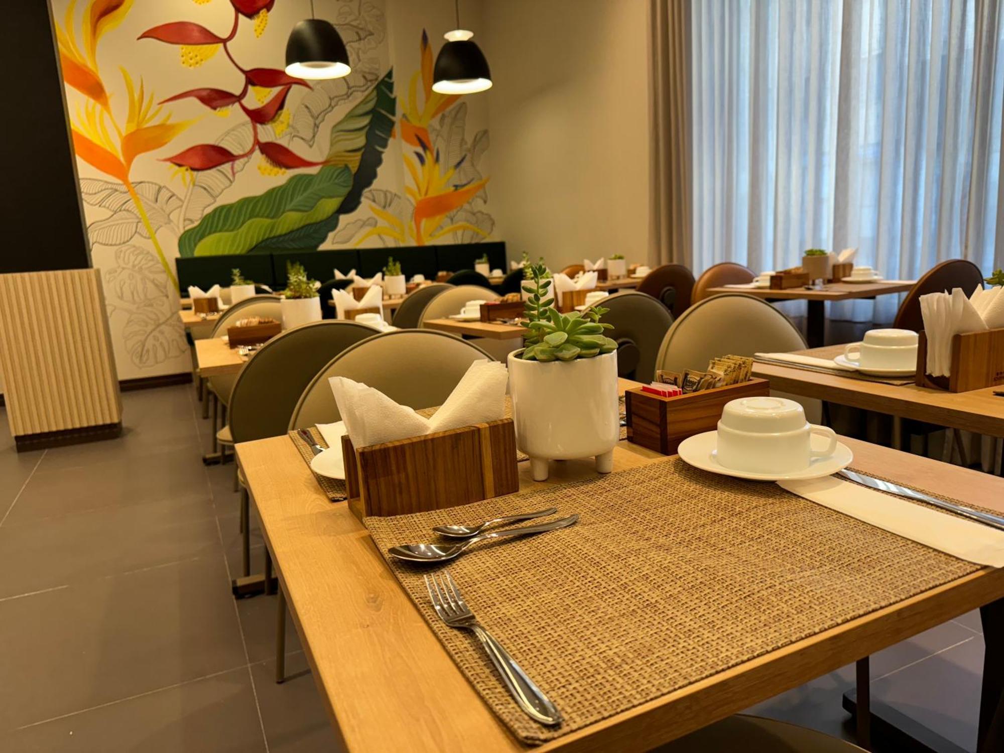 Hotel Roochelle Convention By Nobile Curitiba Esterno foto