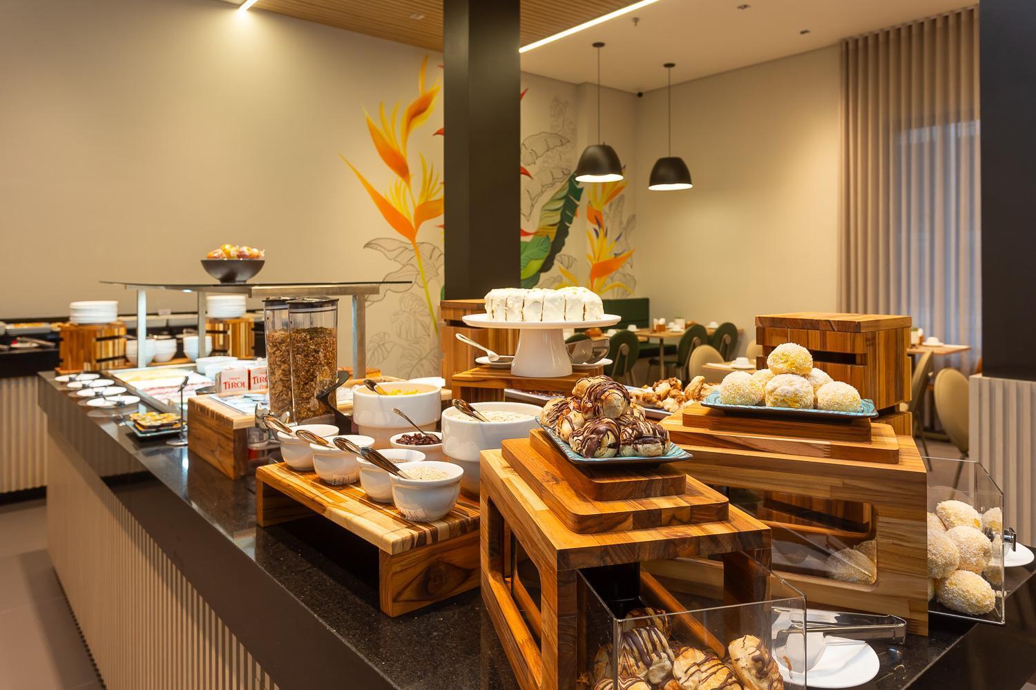 Hotel Roochelle Convention By Nobile Curitiba Esterno foto