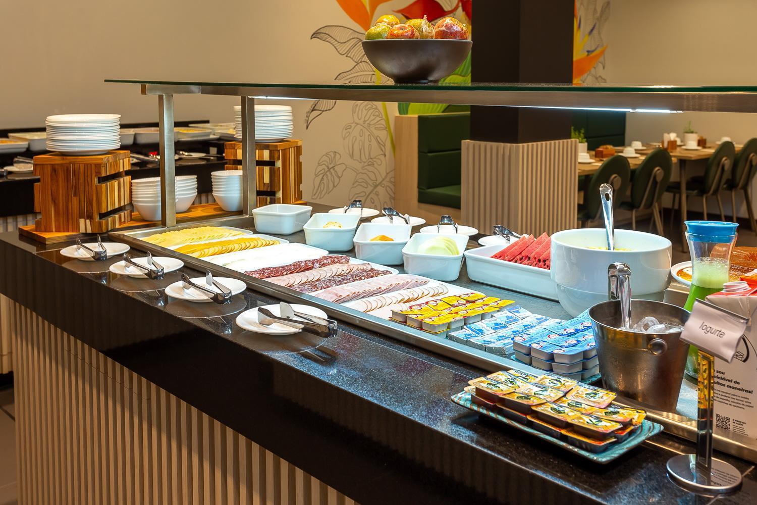 Hotel Roochelle Convention By Nobile Curitiba Esterno foto