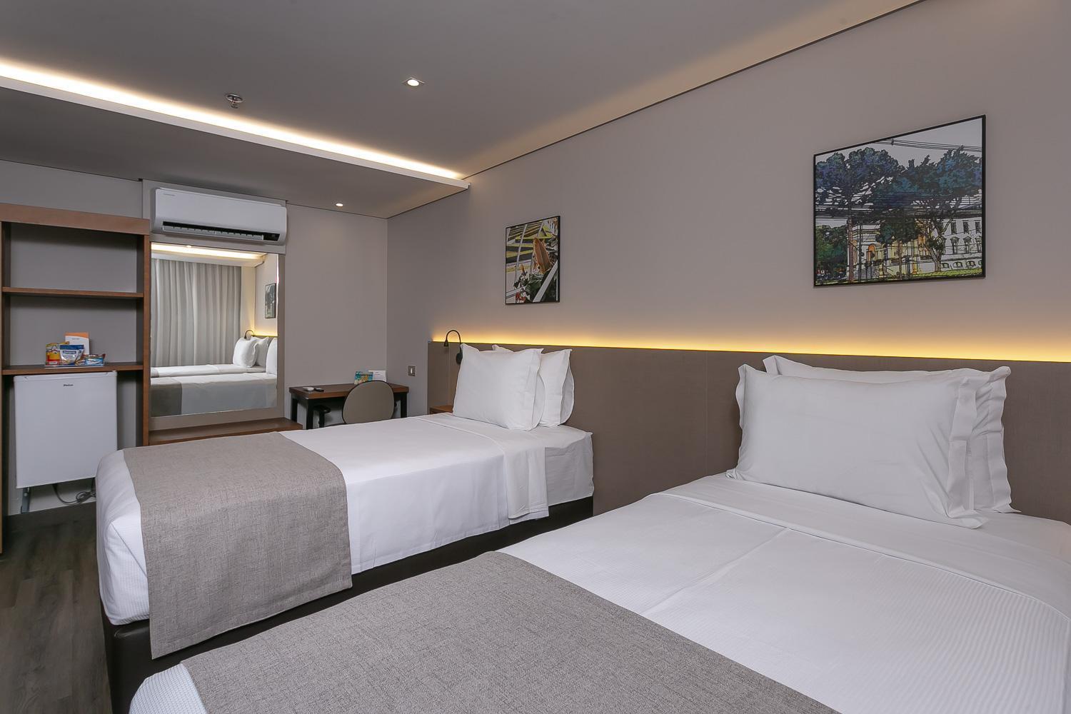 Hotel Roochelle Convention By Nobile Curitiba Esterno foto